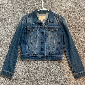 Levi’s Shrunken Trucker Jean Jacket- size M